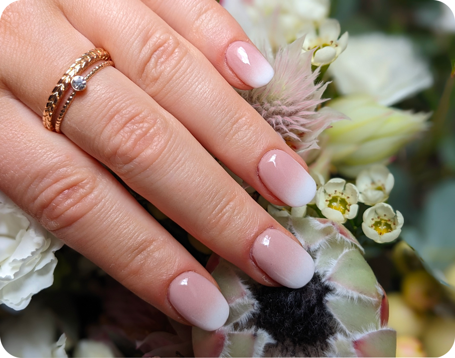 files/ombre-negler-nude-hvit-dippi.png